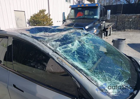 2022 Tesla Model Y Long Range Dual Motor All-Wheel Drive из США, поврежденный, VIN 7SAYGDEE2NA014887